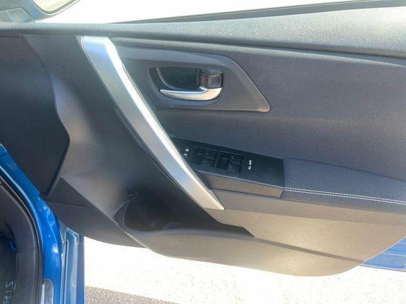 Toyota Auris D-4d Active Grey #36