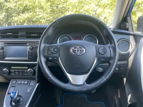 Toyota Auris D-4d Active Grey #10