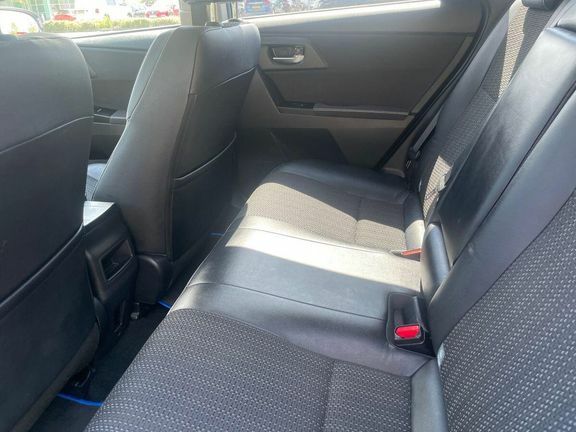 Toyota Auris D-4d Active Grey #15