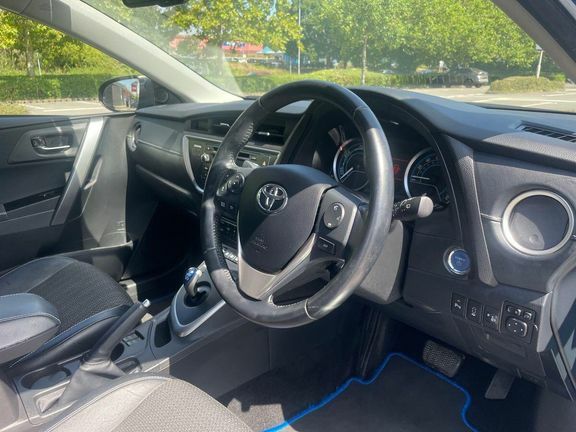 Toyota Auris D-4d Active Grey #12