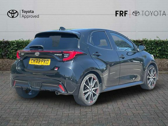 Toyota Yaris Gr Sport Black #2