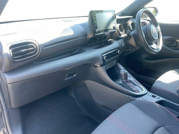 Toyota Yaris Gr Sport Black #5