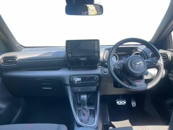 Toyota Yaris Gr Sport Black #6