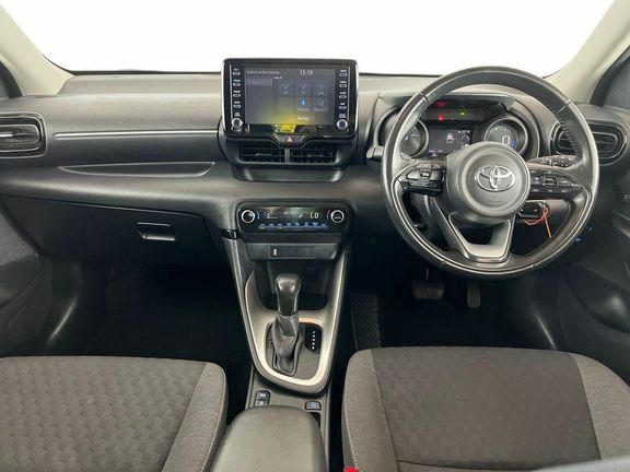 Toyota Yaris Design 1.5 Hybrid Silver #6