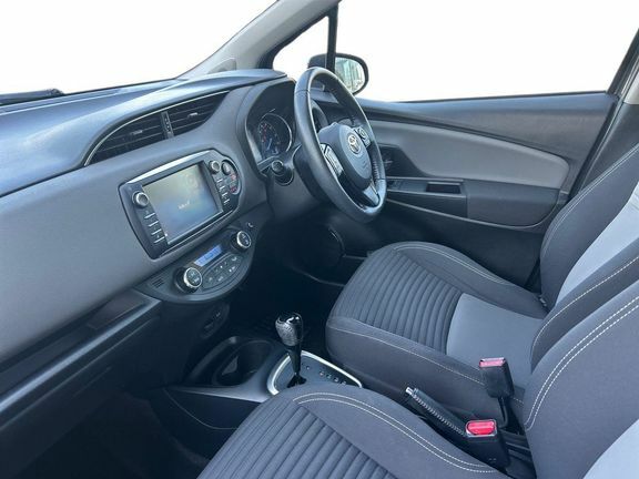 Toyota Yaris Icon Tech 1.5 Hybrid Grey #5