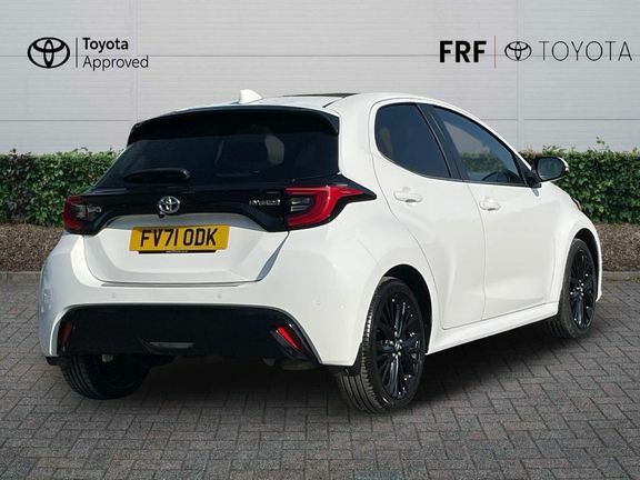 Toyota Yaris Excel 1.5 Hybrid Pan Roof White #2