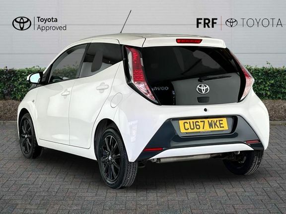 Toyota Aygo X X-style Man White #4