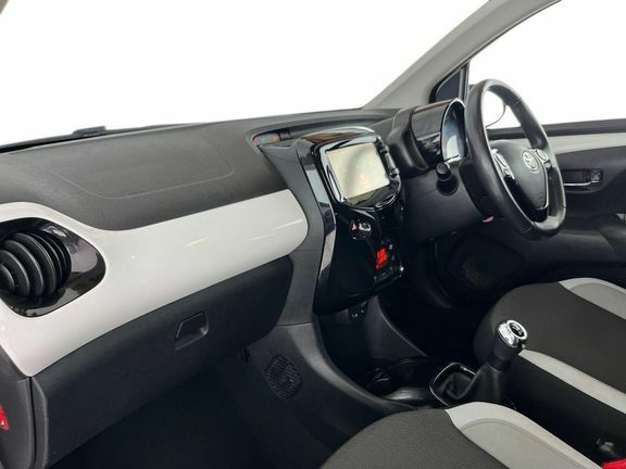 Toyota Aygo X X-style Man White #5