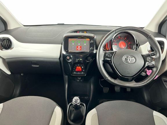 Toyota Aygo X X-style Man White #6