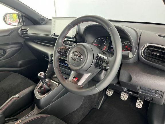 Toyota Yaris Yaris Excel Hev Cvt Silver #12
