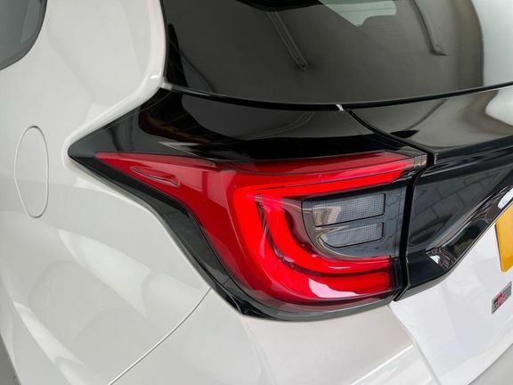 Toyota Yaris Yaris Excel Hev Cvt Silver #21