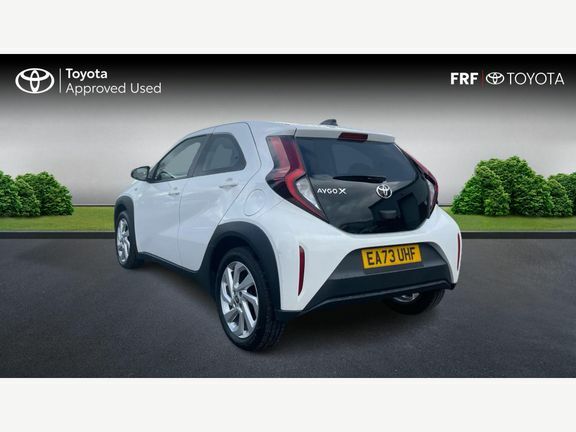 Toyota Aygo X Pure Automatic White #4