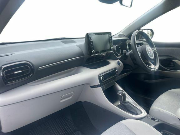 Toyota Yaris Excel 1.5 Hybrid Pan Roof Red #5