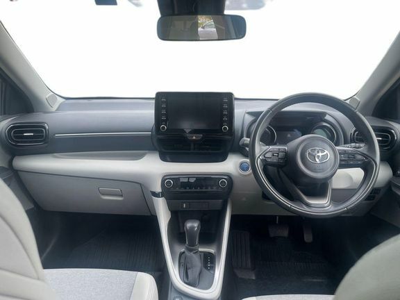 Toyota Yaris Excel 1.5 Hybrid Pan Roof Red #6