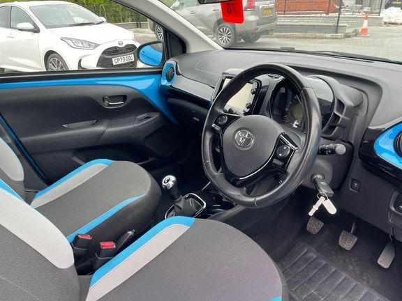 Toyota Aygo X X-pression Red #12