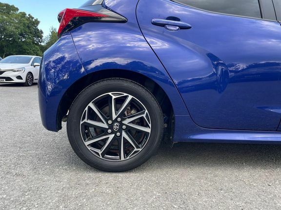 Toyota Yaris Hatchback Black #25