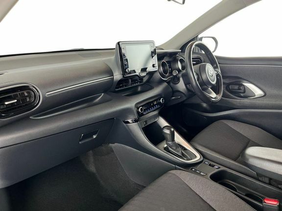 Toyota Yaris Design 1.5 Hybrid Silver #5