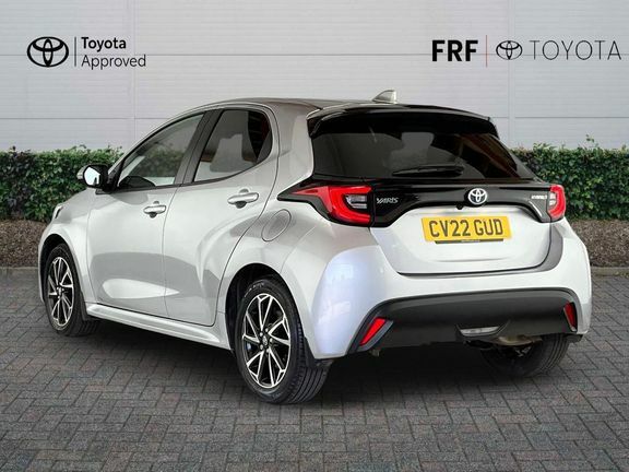 Toyota Yaris Design 1.5 Hybrid Silver #4