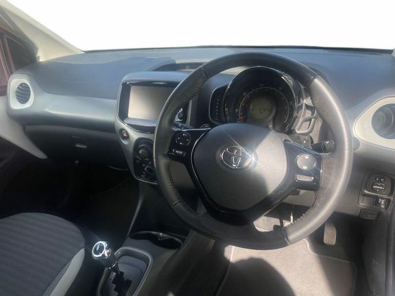 Toyota Aygo X X-play Mmt White #5