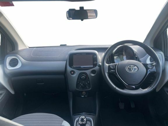 Toyota Aygo X X-play Mmt White #6