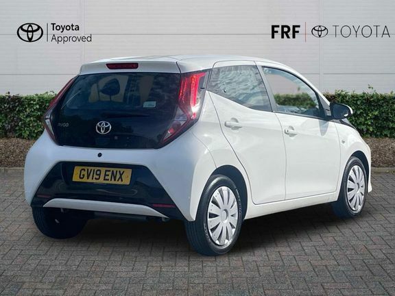 Toyota Aygo X X-play Mmt White #2