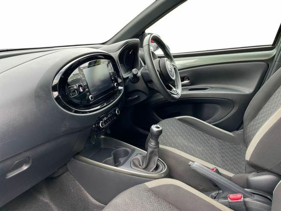 Toyota Aygo X Edge Canvas Roof Green #5