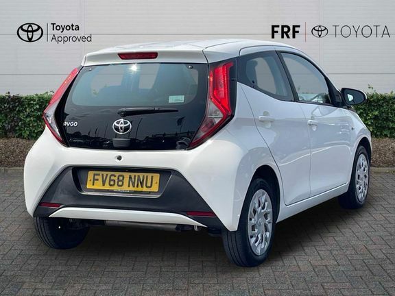 Toyota Aygo X X-play Mmt White #2