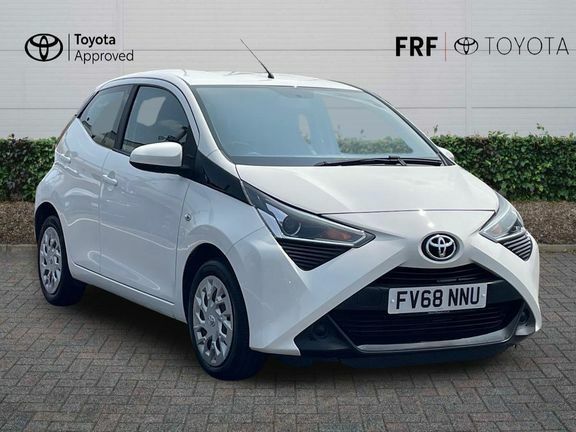Toyota Aygo X X-play Mmt White