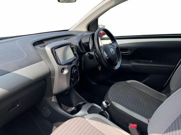Toyota Aygo X X-play Mmt White #5