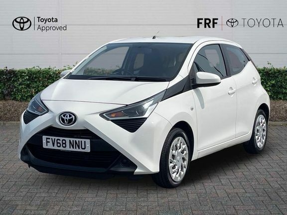 Toyota Aygo X X-play Mmt White #3