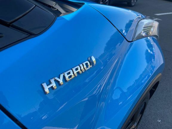 Toyota C-Hr Dynamic Silver #32