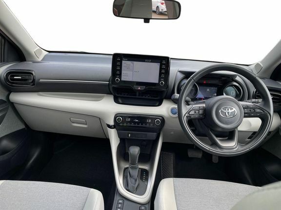 Toyota Yaris Excel 1.5 Hybrid Pan Roof  #6