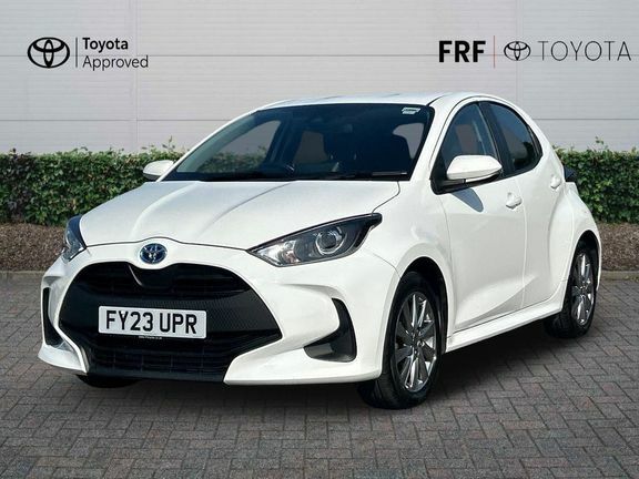 Toyota Yaris Icon White #3