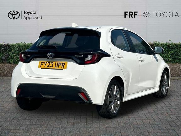 Toyota Yaris Icon White #2