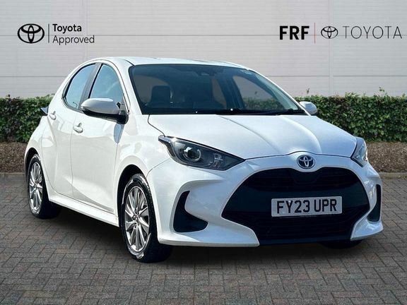 Toyota Yaris Icon White
