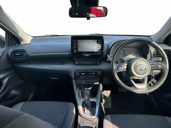 Toyota Yaris Icon White #6