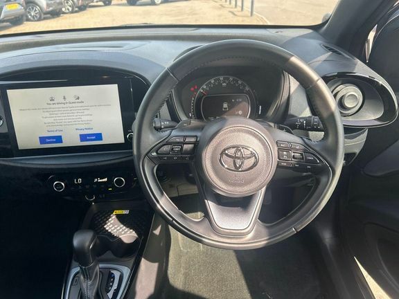 Toyota Aygo X Pure Automatic White #7