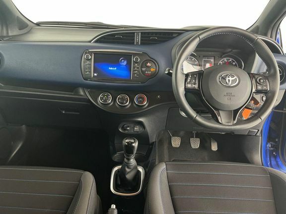 Toyota Yaris Icon Tech  #8