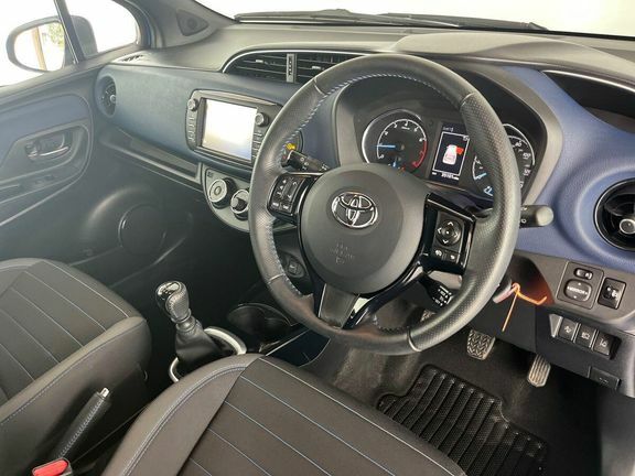 Toyota Yaris Icon Tech  #14