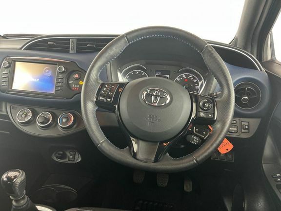 Toyota Yaris Icon Tech  #9