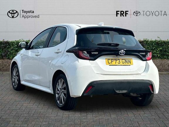 Toyota Yaris Icon White #4