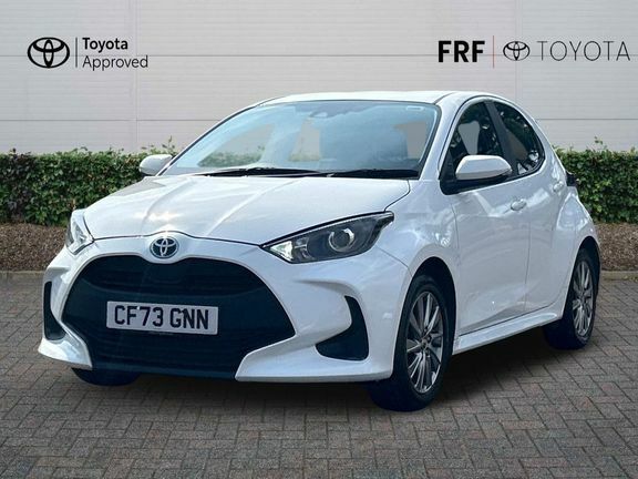 Toyota Yaris Icon White #3