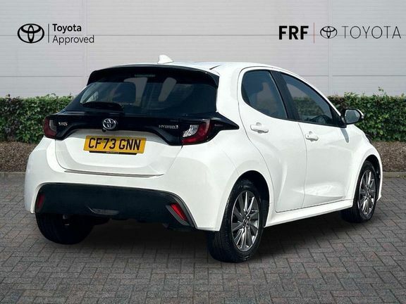 Toyota Yaris Icon White #2