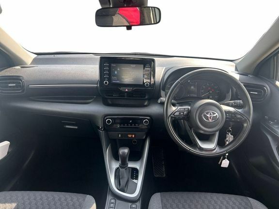 Toyota Yaris Icon White #6