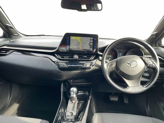 Toyota C-Hr Red Edition 1.8 Hybrid Red #6