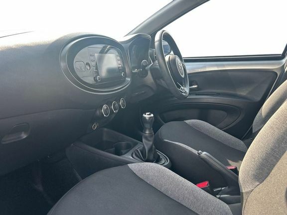 Toyota Aygo X Pure Manual Silver #5