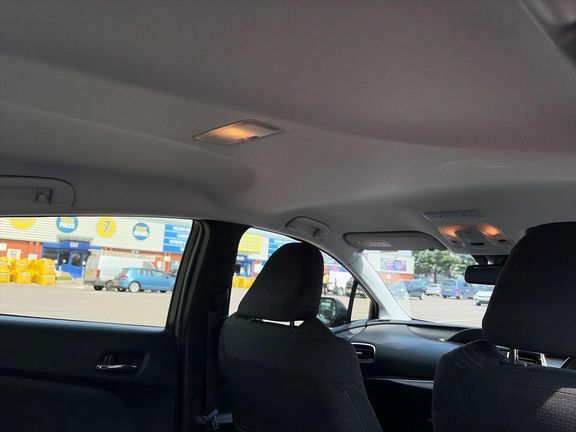Toyota Prius+ Business Edition Plus White #19