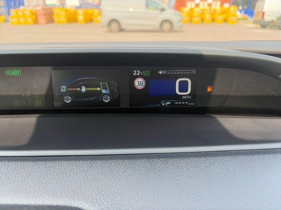 Toyota Prius+ Business Edition Plus White #11