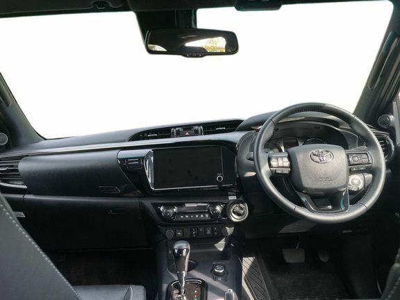 Toyota HILUX Invincible X Dc 2.8 Hybrid 48V Grey #6