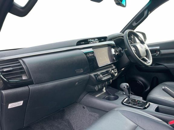 Toyota HILUX Invincible X Dc 2.8 Hybrid 48V Grey #5